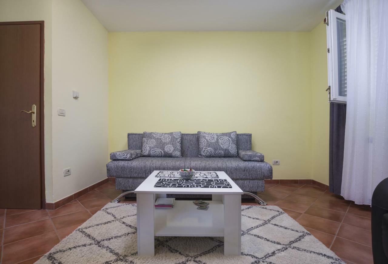 Apartments Ella Rovinj Exterior photo