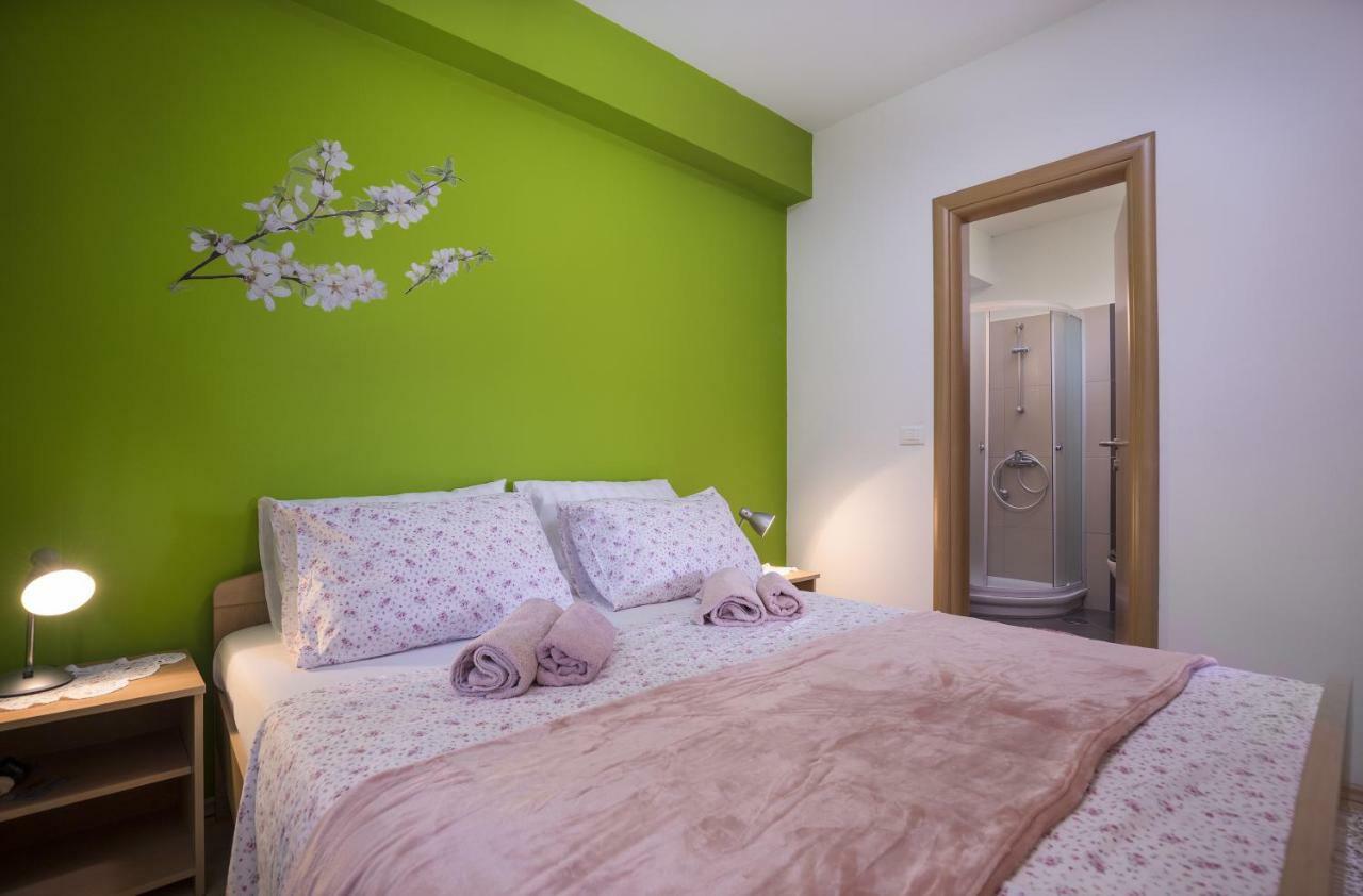 Apartments Ella Rovinj Exterior photo